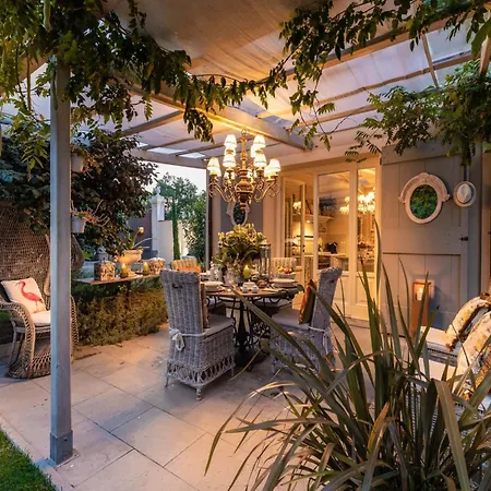 Villa Amazing Near