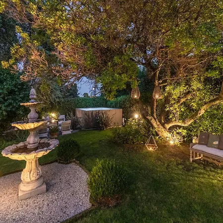 Villa Amazing Near