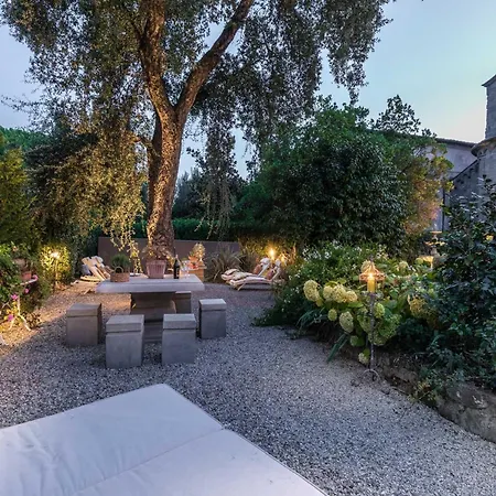 Villa Amazing Near
